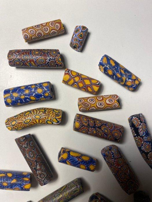 Millefiori glazen kralen, ze stammen uit Murano en Venetië, Antiquités & Art, Art | Art non-occidental