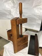 Werkgereedschap (2) - Kabinetmakerswigkist met zijn zaag.