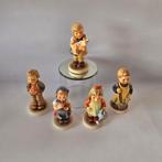 Goebel - Beeldje - Vijf Hummels - Hummel #2052 (Pigtails -