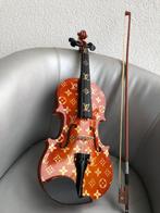 J.Reinhardt - Violin of Louis Vuitton - Natural & Gold, Antiquités & Art