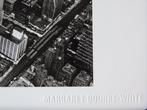 Margaret Bourke White - DC-4 flying over Manhattan - 1939, Antiek en Kunst