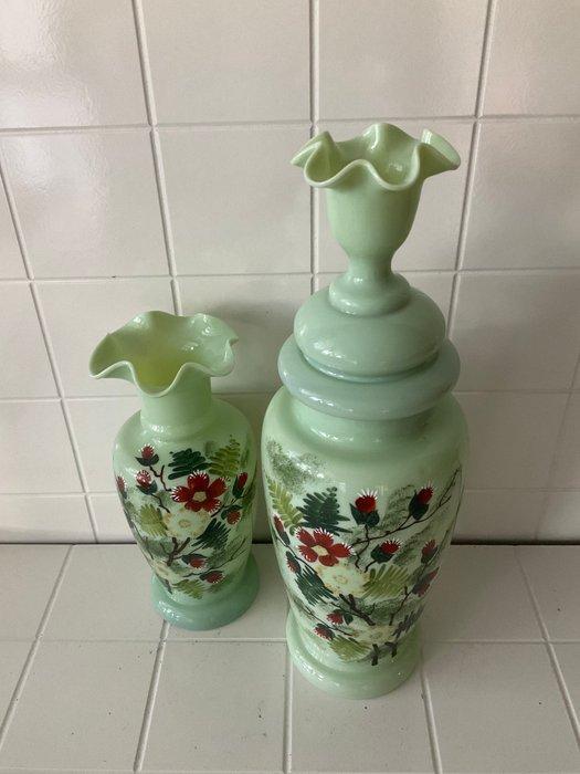 Vaas (2) - Opaline glas - Opaline vazen bloemdecor, Antiek en Kunst, Curiosa en Brocante