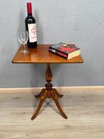 Elegante houten bijzettafel – sierlijk, tijdloos en in, Antiek en Kunst