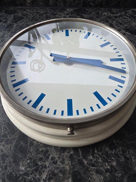 horloge esclave - Turmuhrenfabrik Thun-Gwatt - bois, métal,, Antiquités & Art, Antiquités | Assiettes décoratives & Carrelages