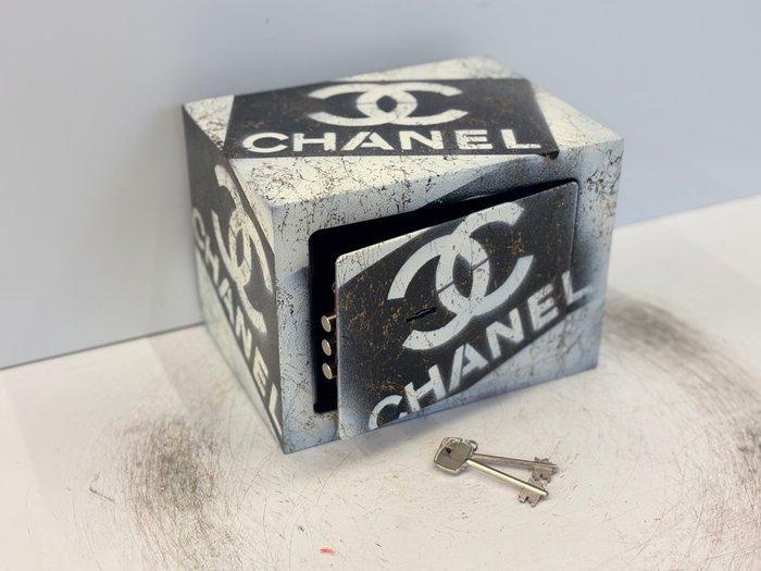 Rob VanMore - Chanel Vault, Antiek en Kunst, Kunst | Designobjecten