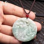 Pendentif en jade nephrite fait à la main – sculpture en