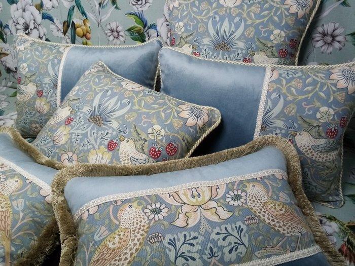 Een set van zes kussens met Morris & Co stof, vulling, Antiek en Kunst, Curiosa en Brocante