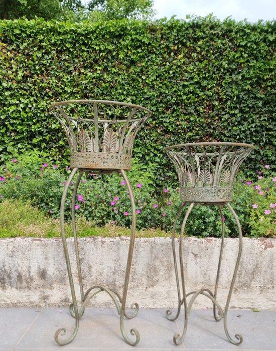 Bloempot (2) - IJzer, Antiek en Kunst, Curiosa en Brocante