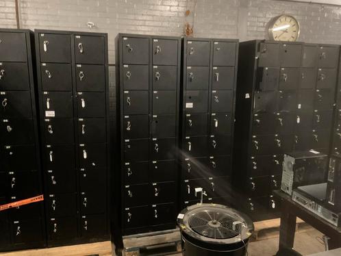 Veiling: 2x 16-Vaks clublockers met munt/token iname, Huis en Inrichting, Kasten | Lockerkasten, Gebruikt