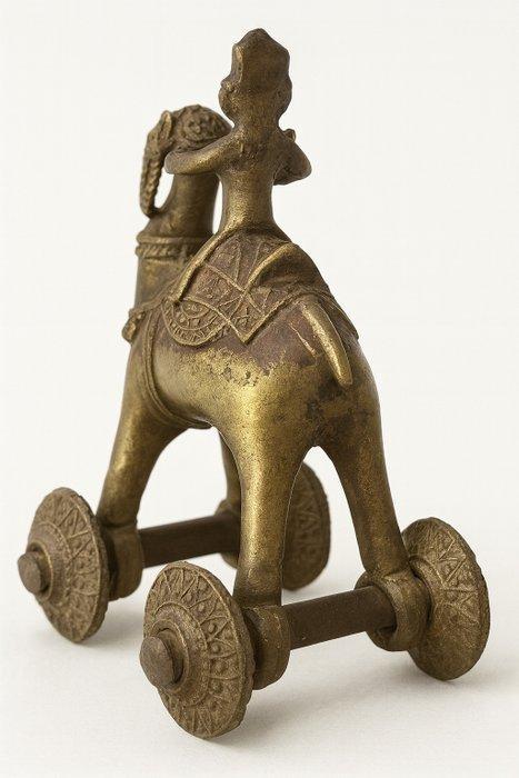 Figuur - Cavallo tribale in bronzo con cavaliere su ruote –, Antiquités & Art, Art | Art non-occidental