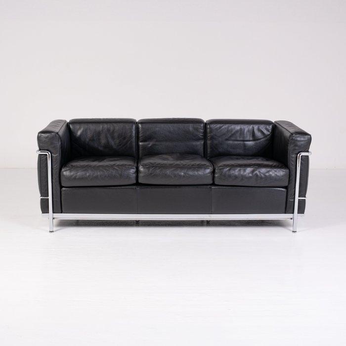 Cassina - Charlotte Perriand, Le Corbusier, Pierre Jeanneret, Antiek en Kunst, Kunst | Designobjecten