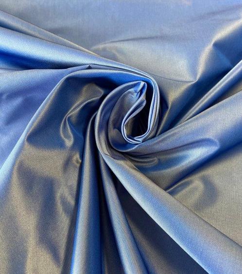 Eervolle taffetà van elektrokleurenblauwe zijde met, Antiek en Kunst, Antiek | Tapijten, Tafelkleden en Textiel