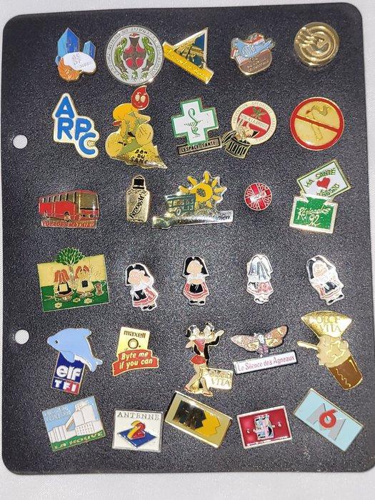 Collectie merkartikelen - Grote lot van +100 pins –, Antiek en Kunst, Antiek | Speelgoed