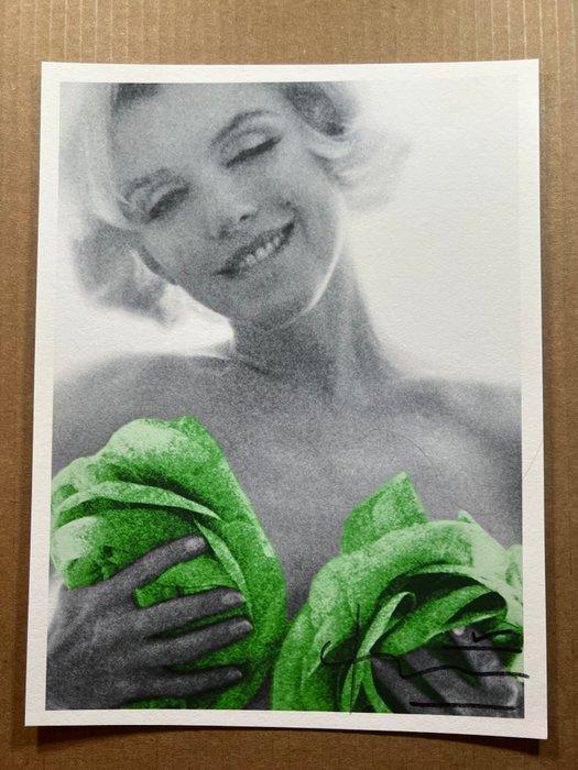 Bert Stern (1929–2013) - Marilyn Monroe Green Wink Roses, Antiek en Kunst, Kunst | Designobjecten
