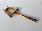 4 antieke tennisrackets, 2 met originele houten beschermers., Antiek en Kunst