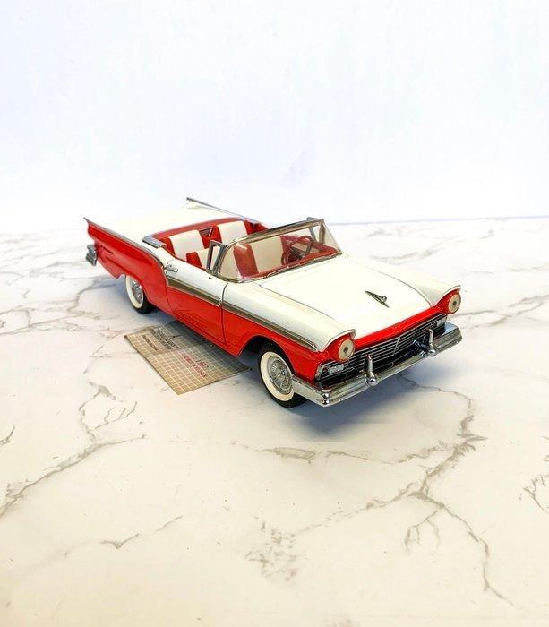 Franklin Mint 1:24 - Modelauto - FORD SKYLINER 1957, Hobby en Vrije tijd, Modelauto's | 1:5 tot 1:12