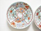 Bord (2) - Kutani - Fleurs et oiseaux sur fond bleu -, Antiek en Kunst