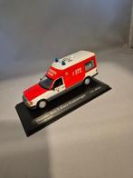 Mercedes Benz ambulance 1:43 - Modelauto, Hobby en Vrije tijd, Nieuw