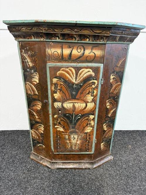 Armoire - Bois, Peint polychrome - Encoignure, datée 1725, Antiquités & Art, Antiquités | Autres Antiquités