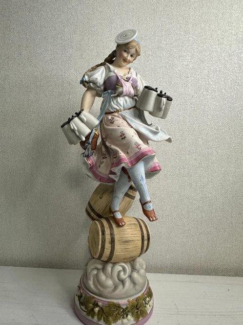 Beeldje - Large Oktoberfest Lady - 43cm - Biscuit, Antiek en Kunst, Antiek | Glaswerk en Kristal