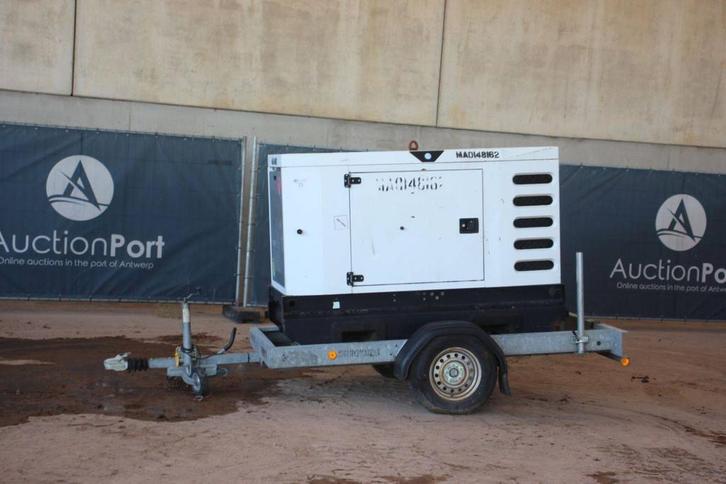 Veiling: Generator Aanhangwagen SDMO R33, Zakelijke goederen, Machines en Bouw | Aggregaten, Ophalen