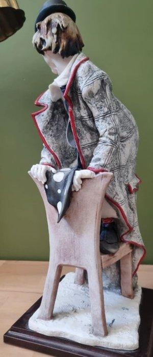 Giuseppe Armani - Statuette, clown sur une chaise - 47 cm -, Antiek en Kunst, Curiosa en Brocante
