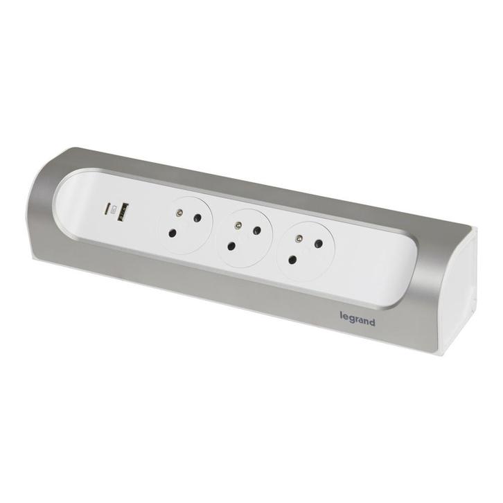 Legrand 90 graden monteerbaar stopcontact 3x2P+PA USB A+C, Doe-het-zelf en Bouw, Elektriciteit en Kabels, Verzenden