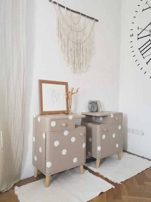 Nachtkastje - Hout - Twee nachtkastjes, Antiek en Kunst, Kunst | Designobjecten