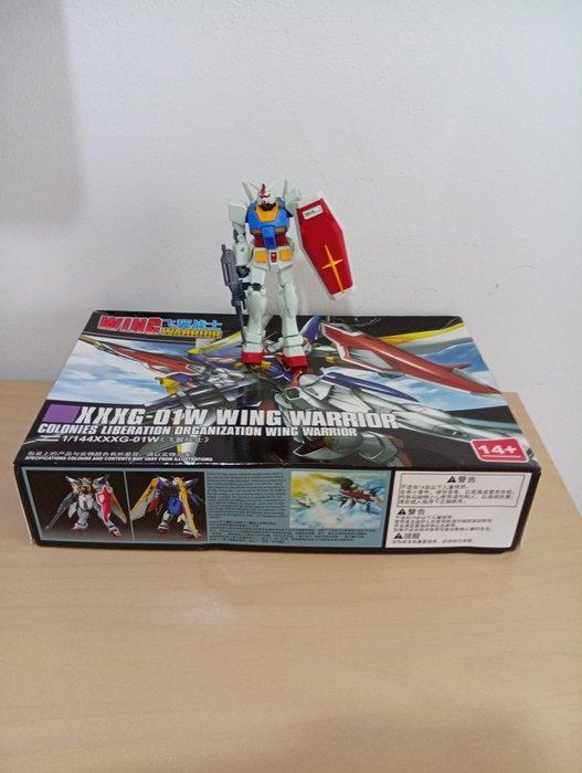 Bandai - Robot-jouet 2x Gundam (uno assemblato, uno in, Antiek en Kunst, Antiek | Overige Antiek