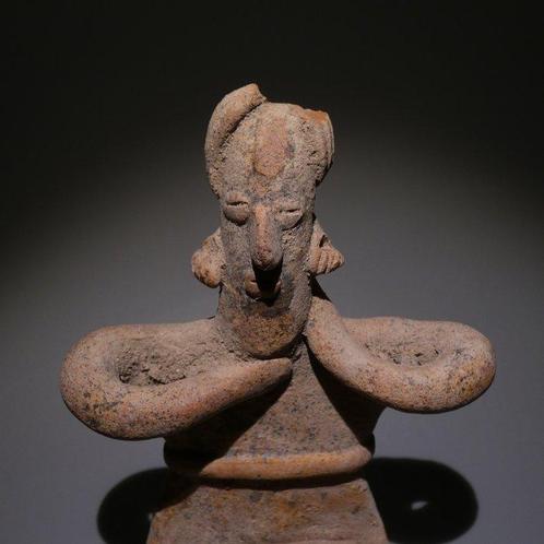 Colima, Westkust Mexico Terracotta Zittend figuur. 11,5 cm, Verzamelen, Mineralen en Fossielen