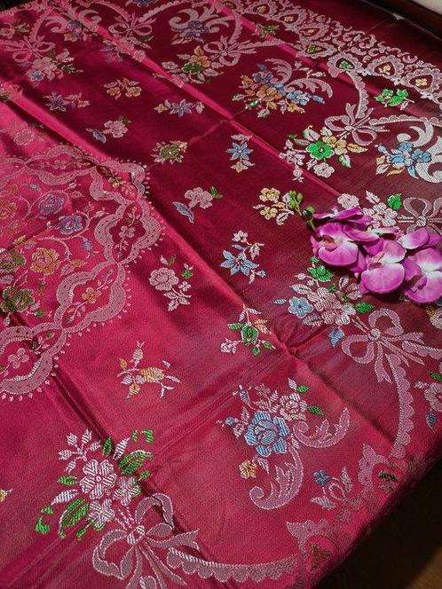 Courtepointe vintage aux motifs floraux - Couvre-lit  - 220, Antiek en Kunst, Antiek | Tapijten, Tafelkleden en Textiel