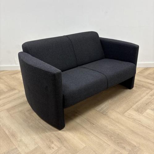 Tweedehands 2-zitsbank, (bxd) 142x82 cm, zwarte stoffering, Huis en Inrichting, Zetels | Zetels, Gebruikt, Stof