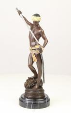 Figuur - A BRONZE SCULPTURE OF DAVIDS VICTORY OVER GOLIATH