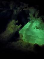 Grote kristallen van ARAGOSTRONZIANITE en fluorescerend en, Verzamelen, Mineralen en Fossielen