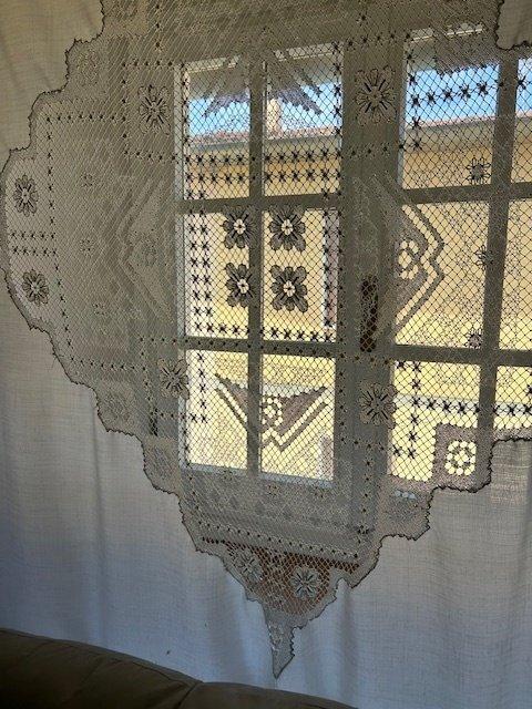 Borduurwerk - 170 cm - 180 cm - Gaasinzet voor tenten, Antiek en Kunst, Antiek | Tapijten, Tafelkleden en Textiel