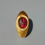 Oud-Romeins Goud, Granaat Ring met de godin Athena en Nike.