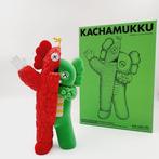 Kaws (1974) - Kaws x Kachamukku Red & Green Edition 2021, Antiek en Kunst, Kunst | Schilderijen | Modern