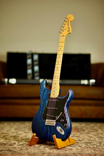 Fender Ltd Sandblasted Ash Stratocaster 2015 | Sapphire Blue beschikbaar voor biedingen