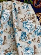 Largeur double. Tissu exclusif à motif floral pour