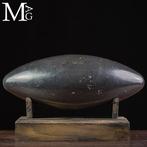 Uitgehouwen uit een zeldzaam blok zwart jaspis. Shiva Lingam