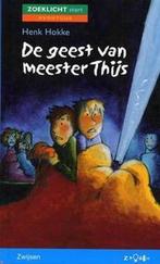De geest van meester Thijs / Zoeklicht * 9789027663382, Boeken, Verzenden, Gelezen, Henk Hokke