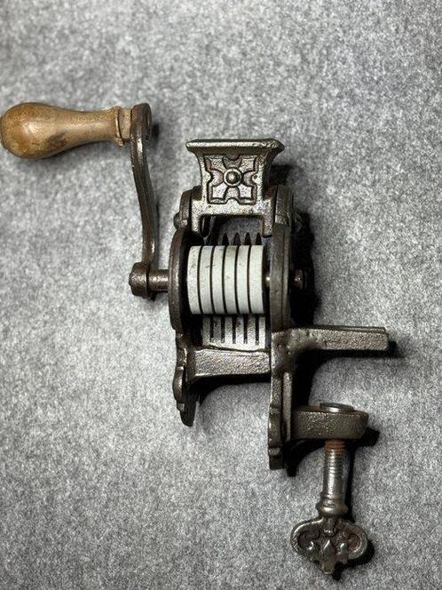 Antique Cast Iron Bean Slicer ca.1900 - Cutter - Fonte, Antiek en Kunst, Antiek | Wandborden en Tegels