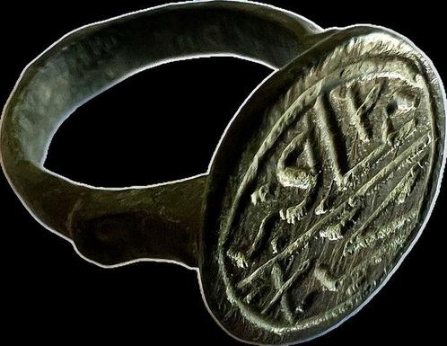 Islamitisch 11e-14e eeuw Brons Ring (Zonder Minimumprijs), Handtassen en Accessoires, Antieke sieraden