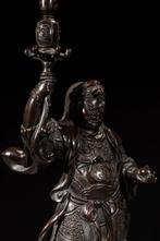 Brons - Een grote iconografische bronzen beeld van