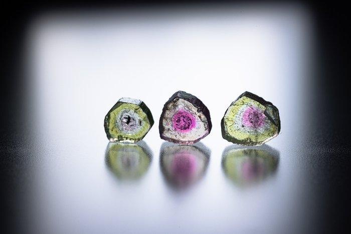 Prachtige set van 3 watermeloen-tourmalines – Afghanistan, Verzamelen, Mineralen en Fossielen