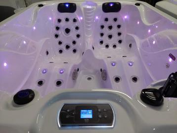 Royalty Spa San Francisco | 3 pers Jacuzzi | 160x200 cm beschikbaar voor biedingen