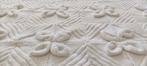 Quilt voor kinderbed, gemaakt in haakwerk met een bloemen-