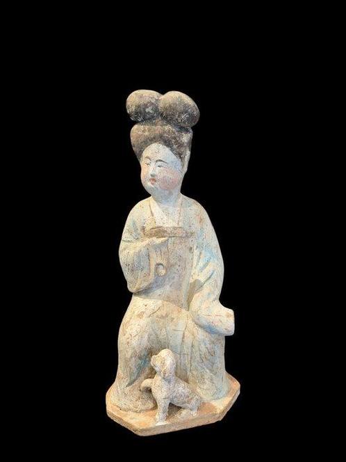 Chinois ancien Terre cuite Grosse Dame avec chien avec Test, Collections, Minéraux & Fossiles