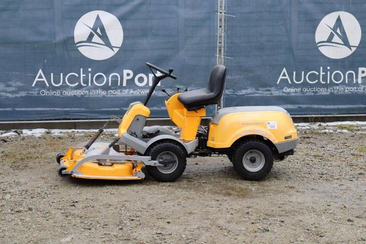 Veiling: Zitmaaier Stiga P901 Benzine 10kW 2015, Tuin en Terras, Zitmaaiers, Ophalen