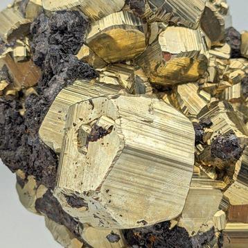 PIRITE DORÉE TRIGLIFCA avec SFALERITE, Pérou Cristaux sur
